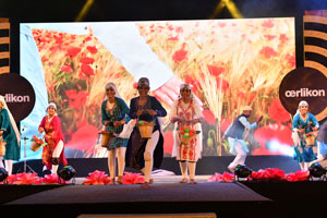 The ‘Sukalyann d’entourage’ dance troupe during its choreographic interpretation of the history of Kashmir.